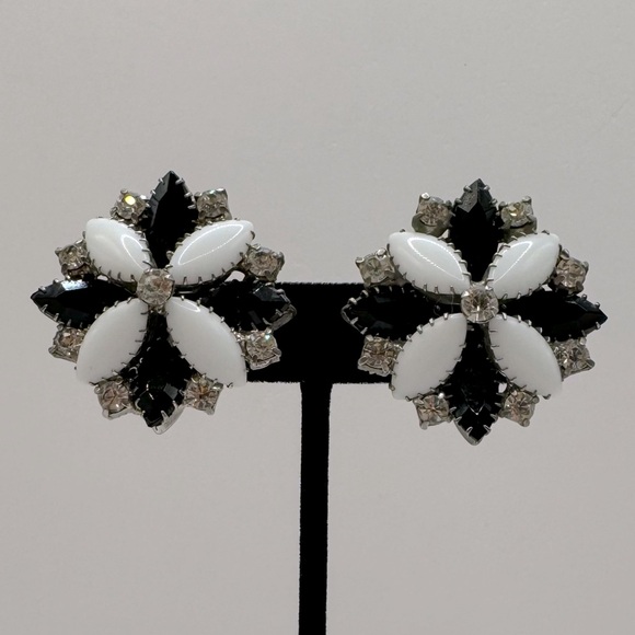 VINTAGE Large Crystal Milk Glass Clip-On Earrings - Picture 1 of 12